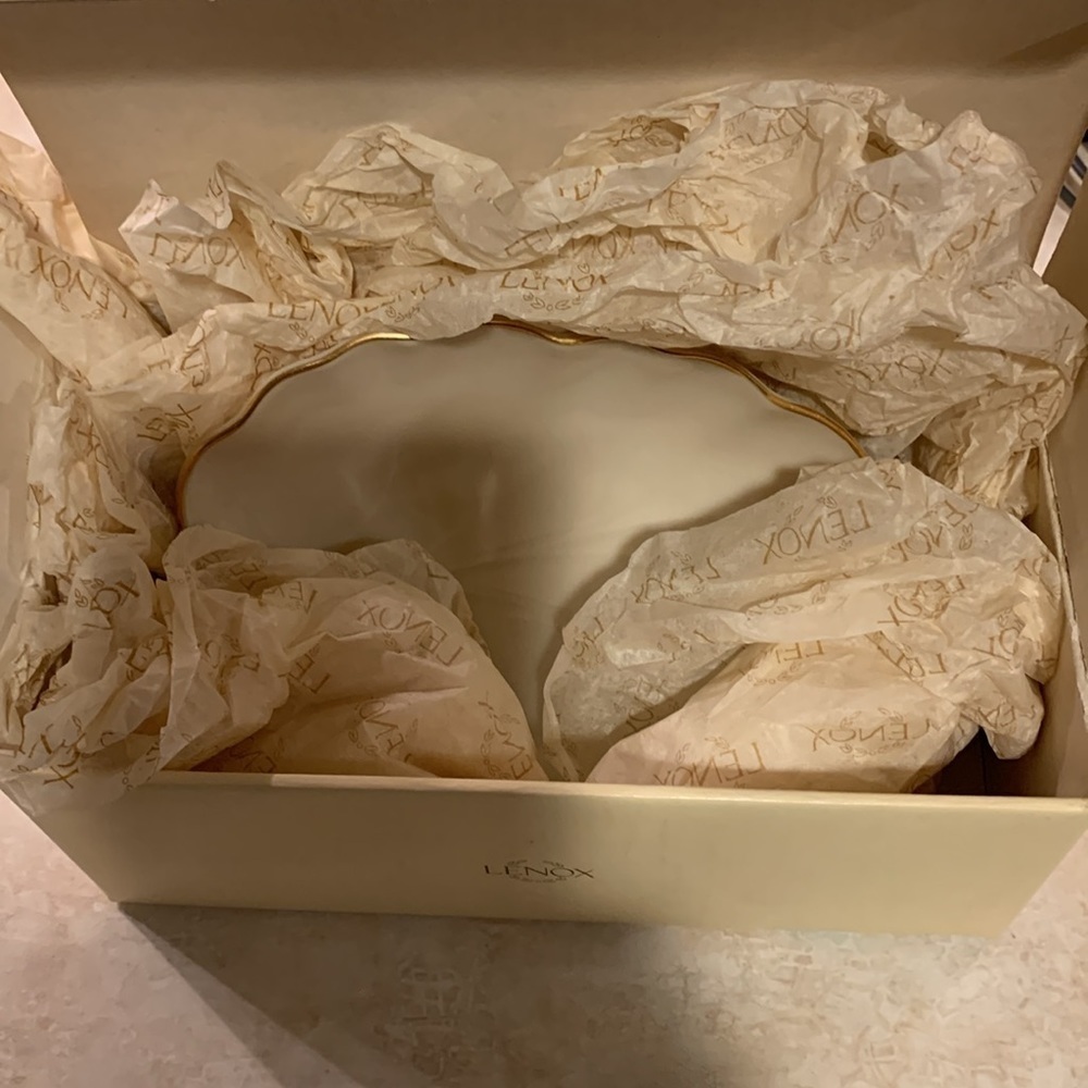 Lenox leaf dish. - Picture 7 of 7